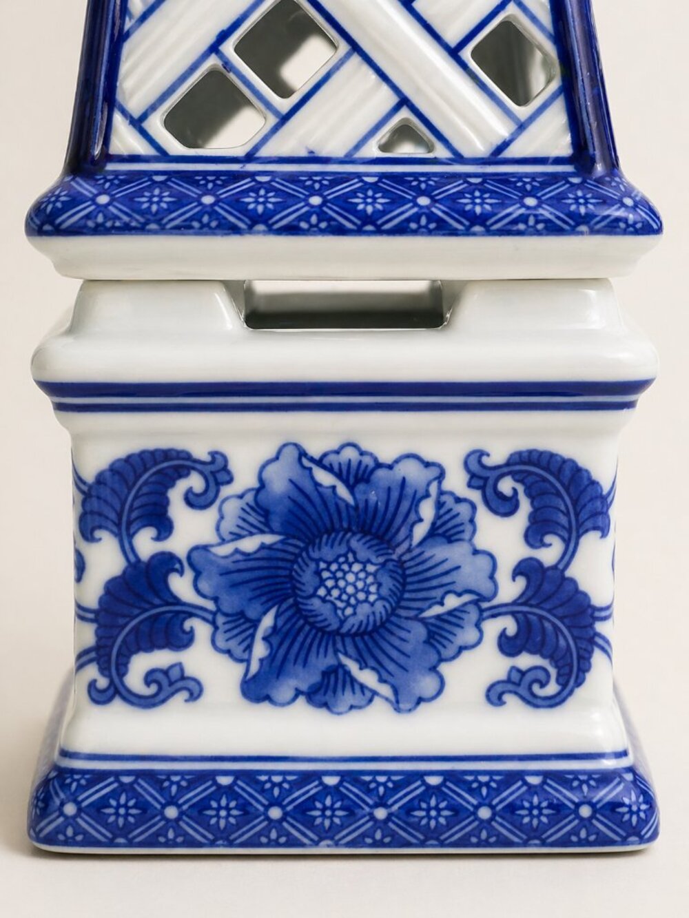 Bombay Co Blue White Porcelain Lattice Obelisk Candle Holder 10” NWOT - Picture 7 of 12
